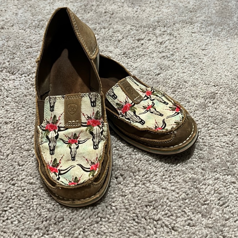 Ariat Women's Cruiser Bomber Brown Steer Head and Roses Casual Shoes